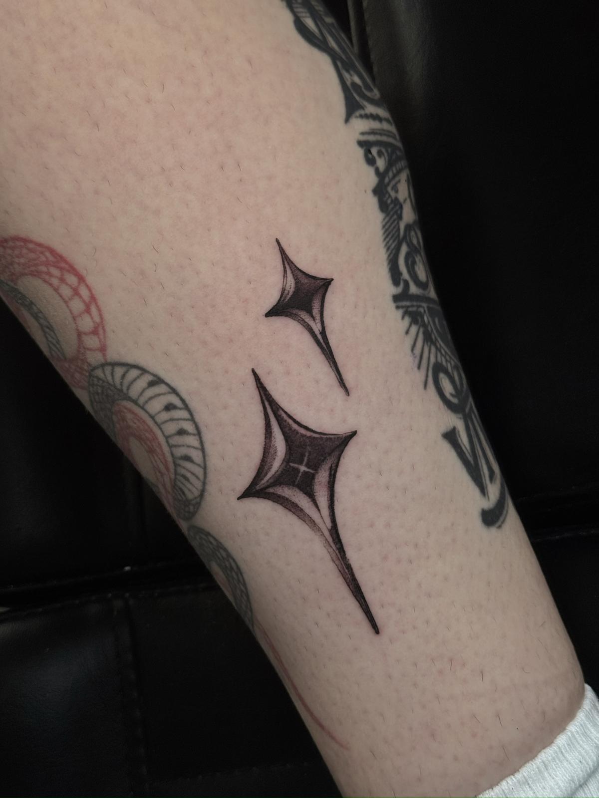 Tatouage blackwork réalisé par Blackliner à Renens