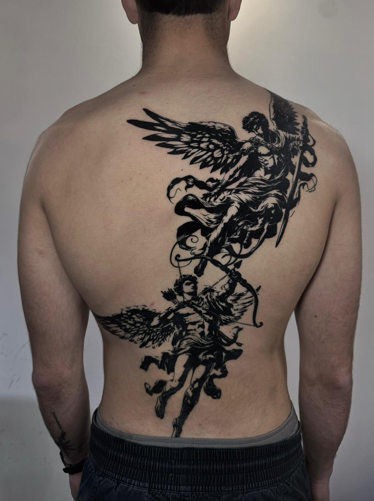 Tatouage blackwork réalisé par Blackliner à Renens