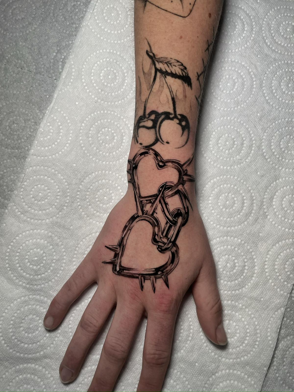 Tatouage blackwork réalisé par Blackliner à Renens